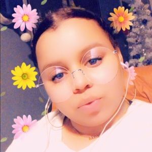 Meet your Posher, Alexis